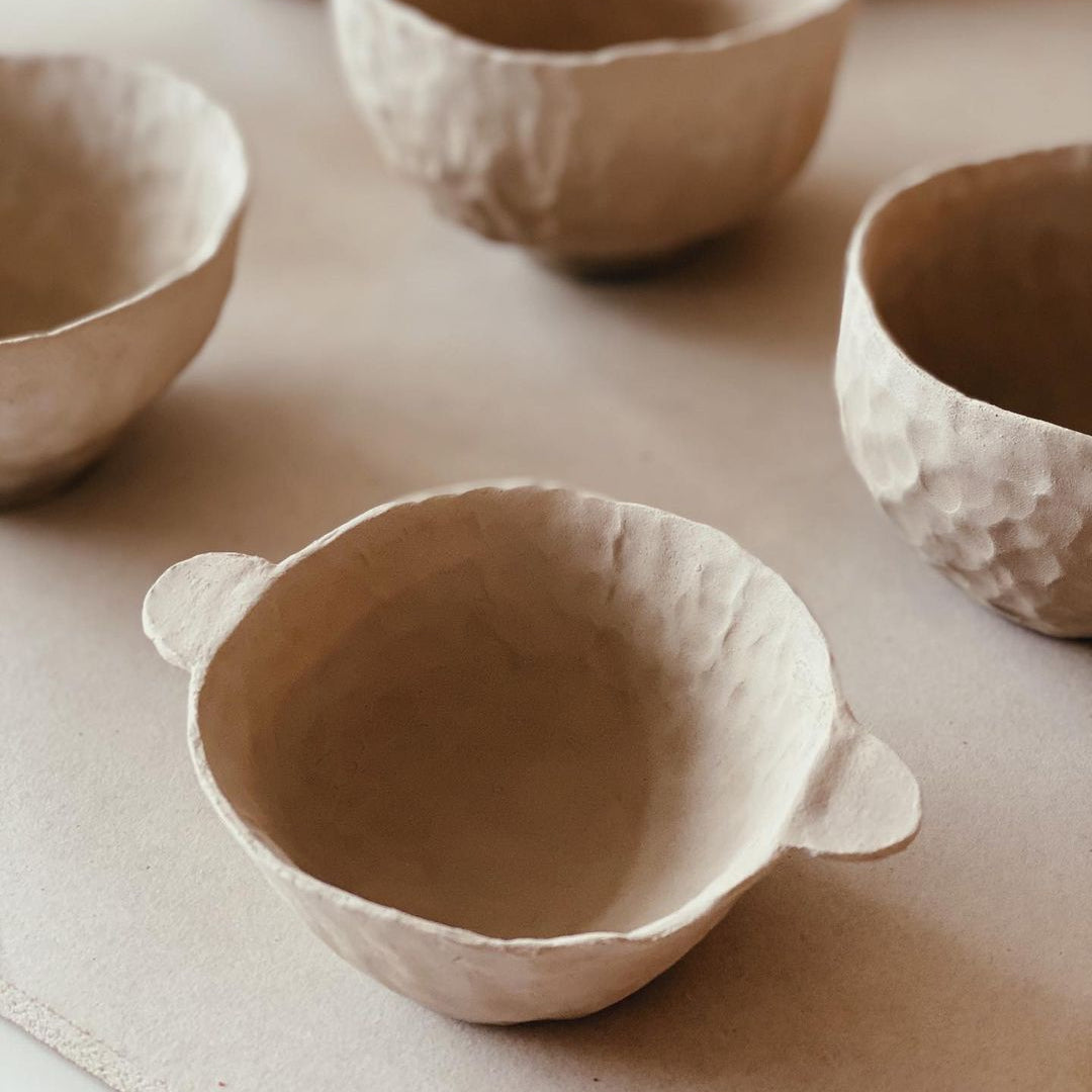 Petit bol réalisé au modelage en céramique