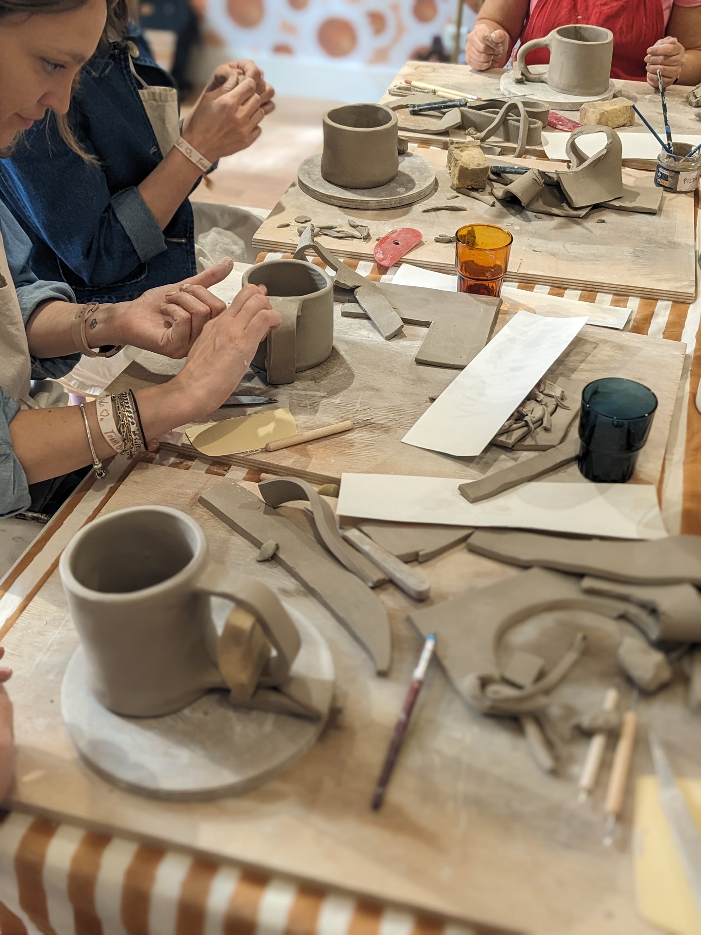 Cours collectif de modelage en céramique