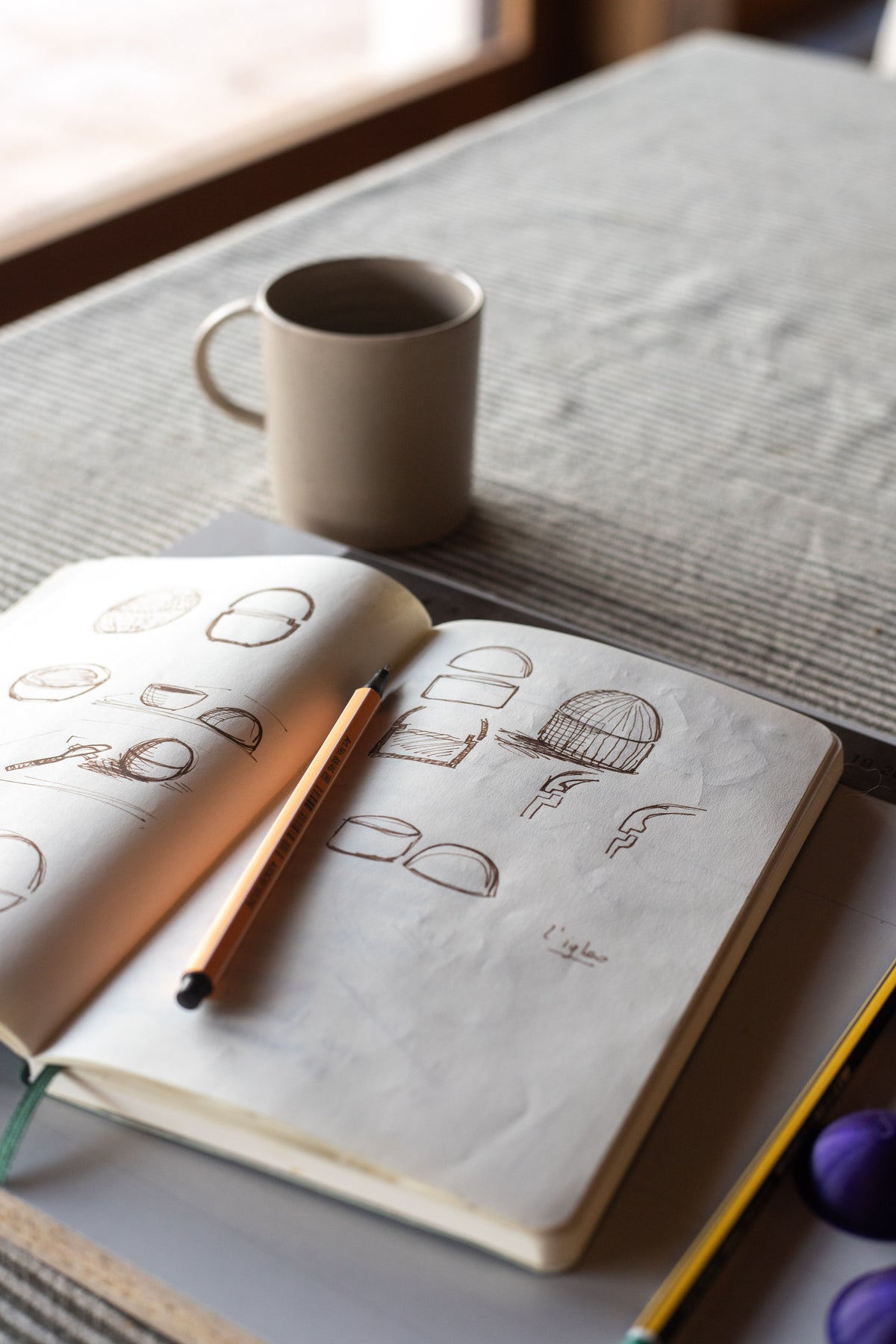 Carnet de croquis pour la conception d’une vaisselle sur mesure pour restaurant